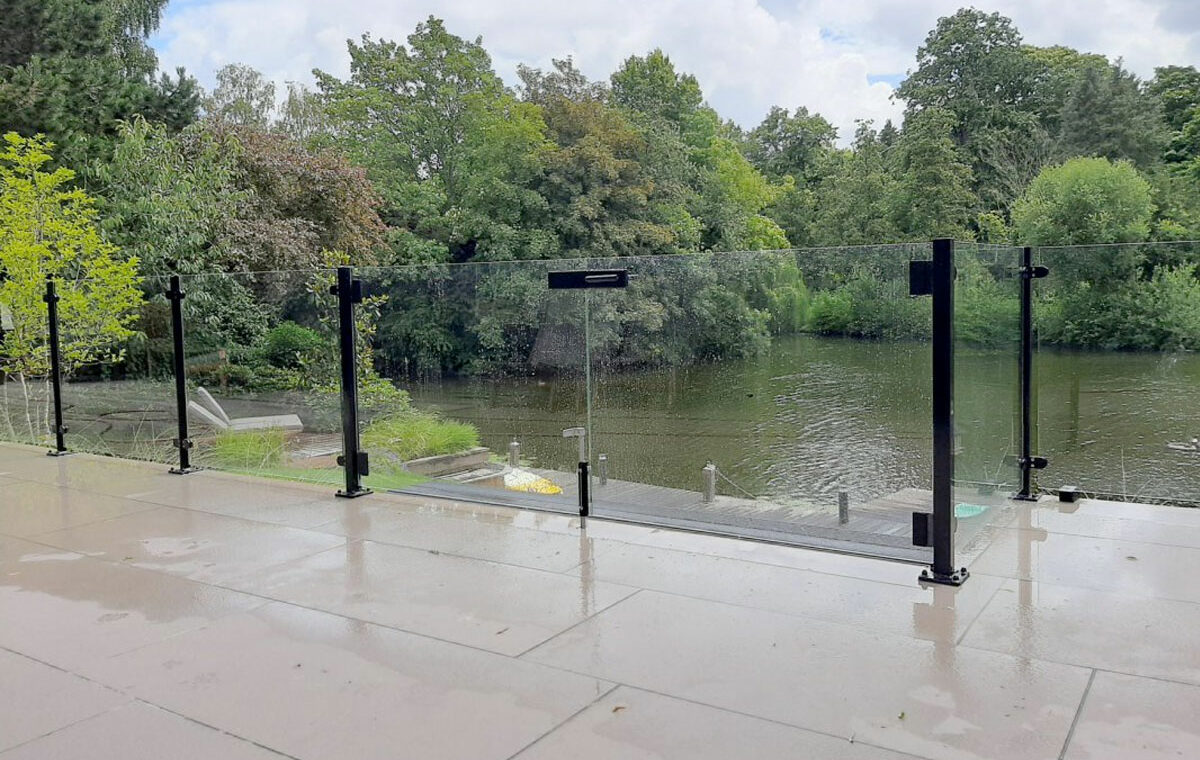 glazen balustrade buiten