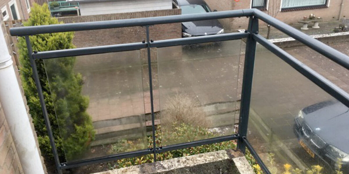 Balustrade met glas