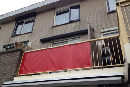 Balkondoek bevestigen