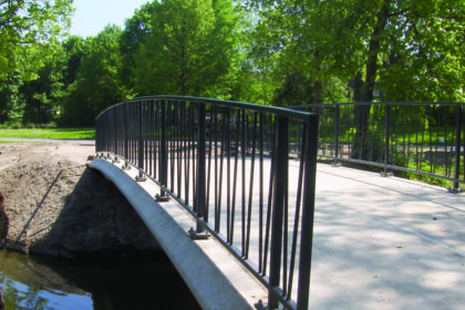 Stalen hekwerk voor een brug