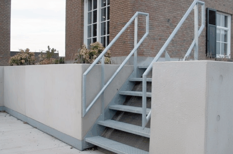stalen trap laten plaatsen