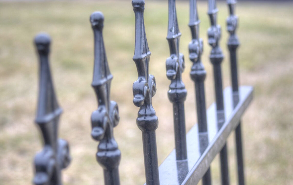 Voortuin hekwerk zelf plaatsen
