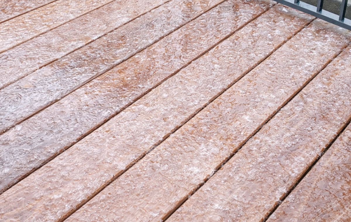 Wat te doen tegen gladheid op dakterras