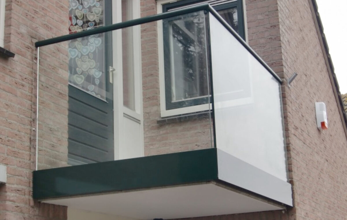 Glazen balkon balustrade