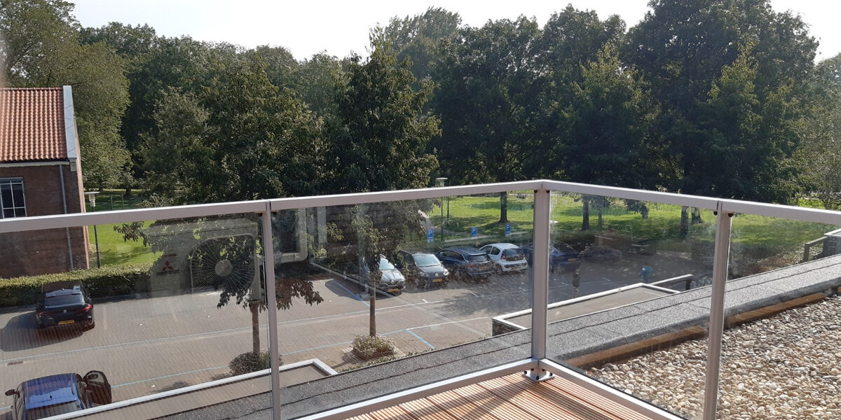 Glazen balustrade laten maken voor balkon