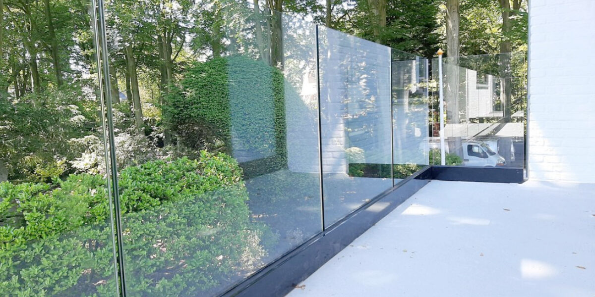 Voordelen glazen balustrade op je balkon