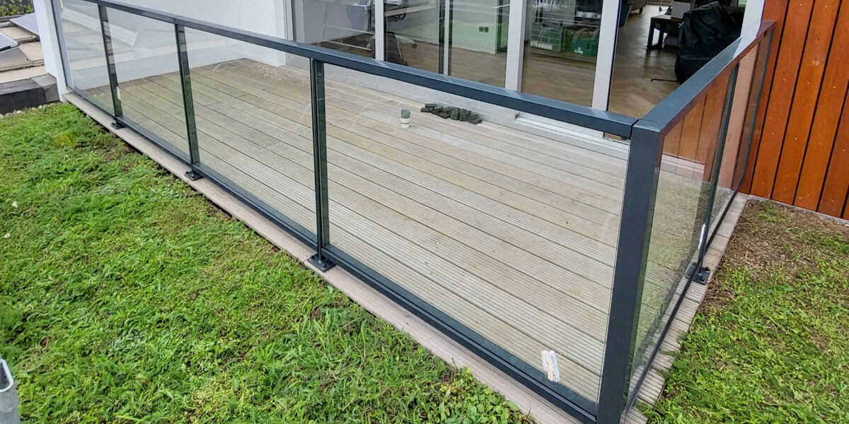 Glazen balustrade zelf installeren
