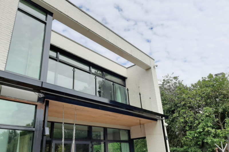 Installatie glazen balustrade uitbesteden