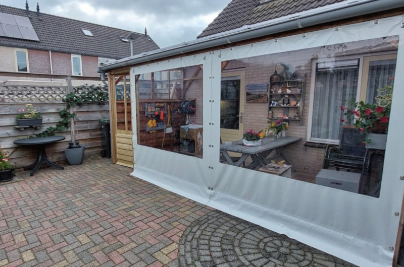 Verandazeil laten plaatsen