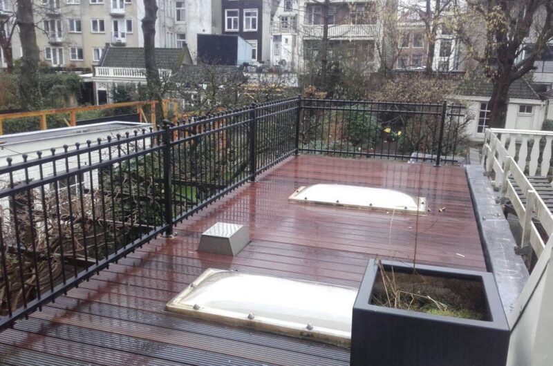 Balustrade op hoogte met uitzicht