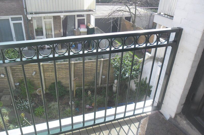 Glazen balustrade met helder uitzicht